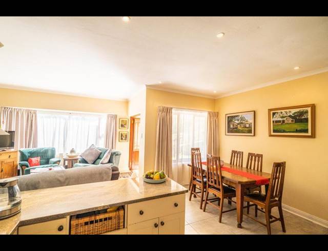 3 BEDROOM TOWNHOUSE FOR SALE IN OATLANDS NORTH